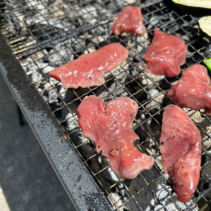 牛タン 厚切り 牛肉 バーベキュー 焼肉 塩ダレ タレ付き 味つき 一口サイズ 肉汁 焼き肉 BBQ こりこり 美味しい 牛 舌 ホルモン 500g 【納期E】【nk00000003】