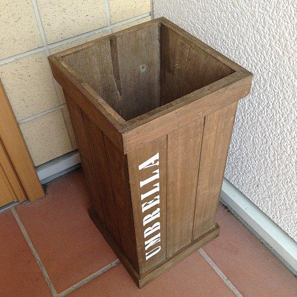 傘立て おしゃれ 木製 傘たて 天然木 玄関 エクステリア 北欧 カフェ カジュアル レトロ ナチュラル カントリー 英字 英語 アンブレラスタンド 収納ラック 【納期B】【azm-lfs-474br】