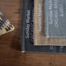 マット 絨毯 ラグマット 玄関マット 敷物 床材 ベージュ ブラック 黒 グレー 英字 英語 柄 90×130cm 長方形 おしゃれ デザインラグ インド綿 【納期B】【azm-ttr-128】