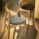 ダイニングチェア 椅子 リビング 天然木 脚 木製 コーデュロイ 生地 北欧 ナチュラル カントリー おしゃれ 肘掛けなし かわいい 背もたれ 丸み カーブ 曲線 【納期A】【azm-vet-830】