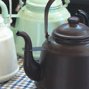 ケトル やかん おしゃれ 直火 IH対応 キャンプ アウトドア ストーブ 湯沸し ホーロー 琺瑯 ポット 暖炉 加湿 黒 ブラック 茶色 ブラウン 白 ホワイト 【納期B】【lic-dwj-141】