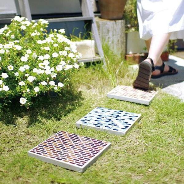 飛び石 庭 ガーデンステップ モザイクガラス モザイクタイル 飛石 踏み石 玄関アプローチ 昭和レトロ モダン 飾り 装飾 日本庭園 日本家屋 芝生 土 置き石 置石 【納期B】【lic-ksm-0046】