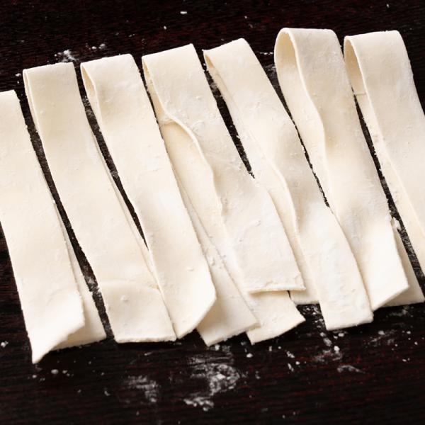 ビャンビャン麺 生麺 平麺 生めん 中華 びゃんびゃん麺 西安風 油麺 たれ ソース 豚ミンチ 4人前 美味しい 極太 インスタント ポスト投函 【納期E】【sm00011001】