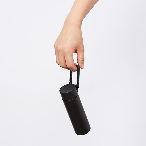水筒 130ml 小さい ボトル ミニ マグ おしゃれ 携帯 持ち運び 保冷 保温 アウトドア キャンプ お出掛け 屋外 カラビナ付き 黒 ブラック 白 ホワイト シルバー 【納期A】【toh-348052】