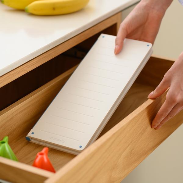 まな板 折りたたみ 抗菌 プラスチック製 折り畳み 真名板 俎板 水切り スタンド付き 滑り止め すべり止め 省スペース コンパクト 収納 食洗機対応 メーカー EKO 【納期A】【toh-379217】