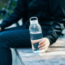 ウォーターボトル 950ml タンブラー ふた付き 蓋 取っ手 持ち手 おしゃれ 水筒 透明 クリア 中身が見える ジム 運動 トレーニング 散歩 オフィス キントー 【納期A】【toh-396882】