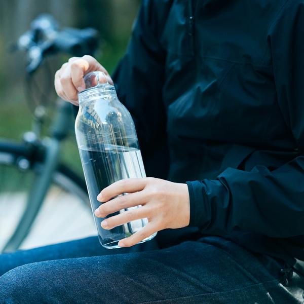ウォーターボトル 950ml タンブラー ふた付き 蓋 取っ手 持ち手 おしゃれ 水筒 透明 クリア 中身が見える ジム 運動 トレーニング 散歩 オフィス キントー 【納期A】【toh-396882】